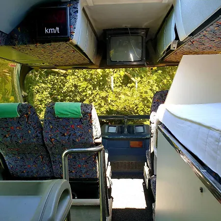 Kapslový hotel Kapsuly Sypialne Autokar Singli, Par, Ciekawe Miejsce *